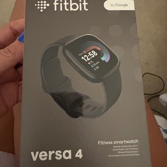 Fitbit Versa 4 Fitness Smartwatch with Daily Readiness, GPS, 24/7 Heart Rate, 40 - Picture 1 of 5